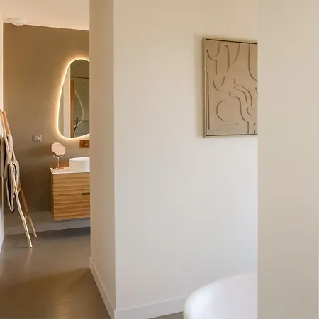 Yaya Villa *